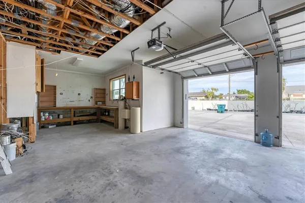 a view of livingroom with furniture