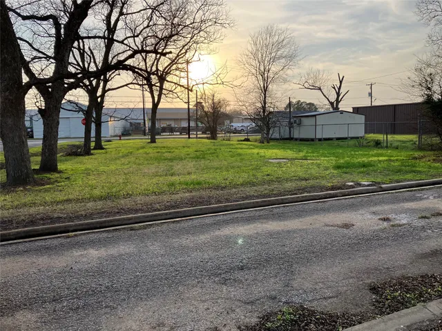 a view of a house with a big yard