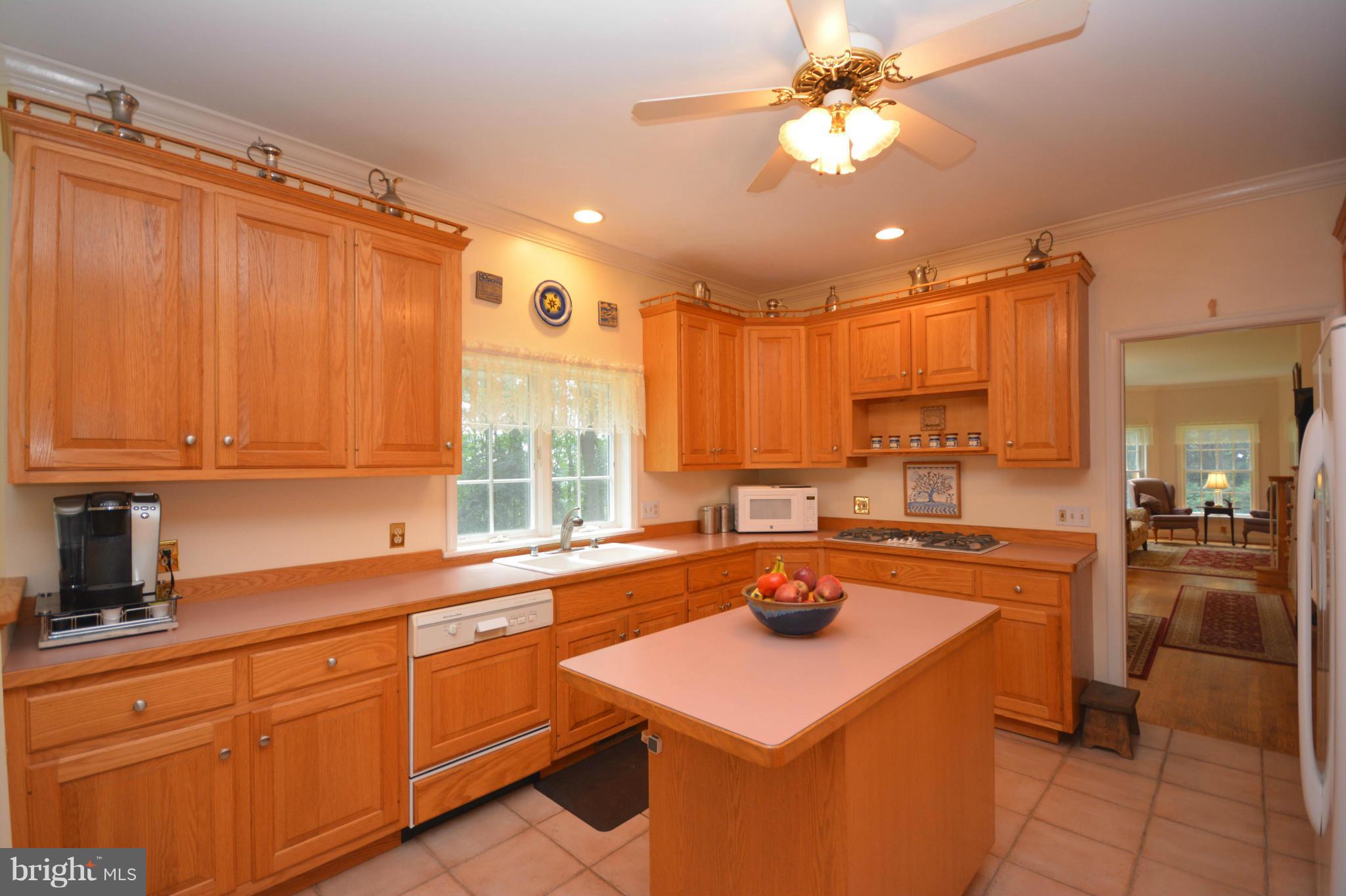 21127 Gunpowder Road Manchester, MD 21102 - Photo 9 of 30 Kitchen w/ 42" Oak Cabinetry