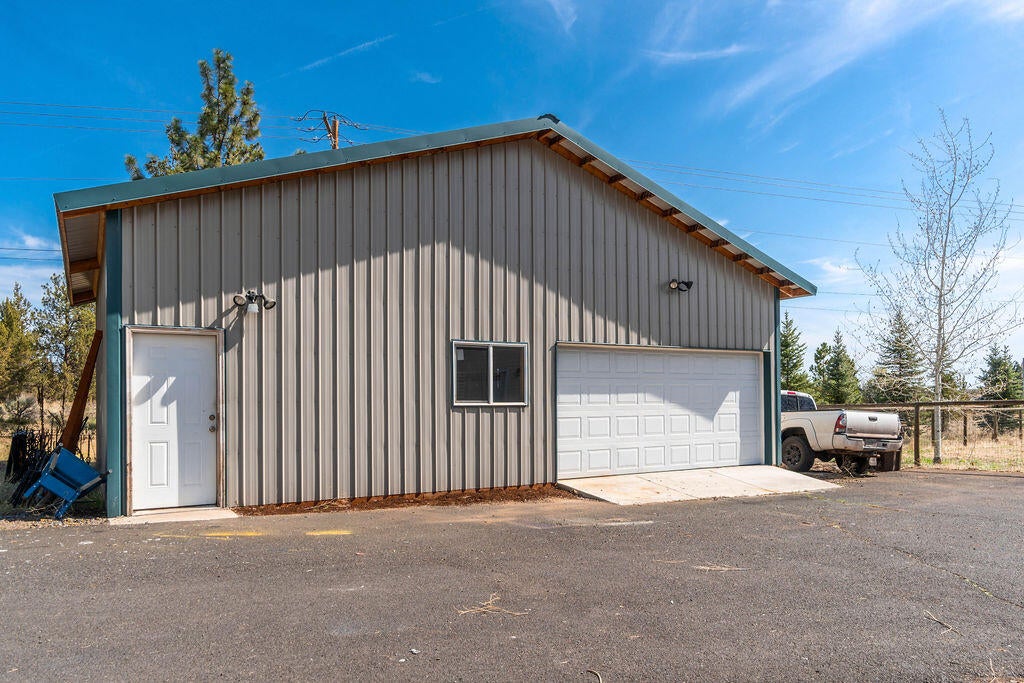 67350 Gist Road Bend, OR 97703 - Photo 44 of 61 RileyVisualsa-45