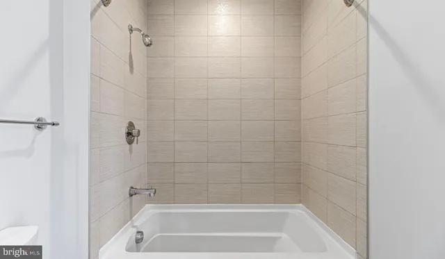 $2,521 | 8300 Wisconsin Avenue, Unit 1B1941, Bethesda, MD 20814