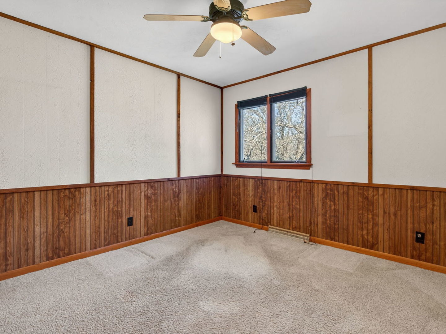 185 North Dewey Street Diamond, IL 60416 - Photo 24 of 39 a view of an empty room with a window