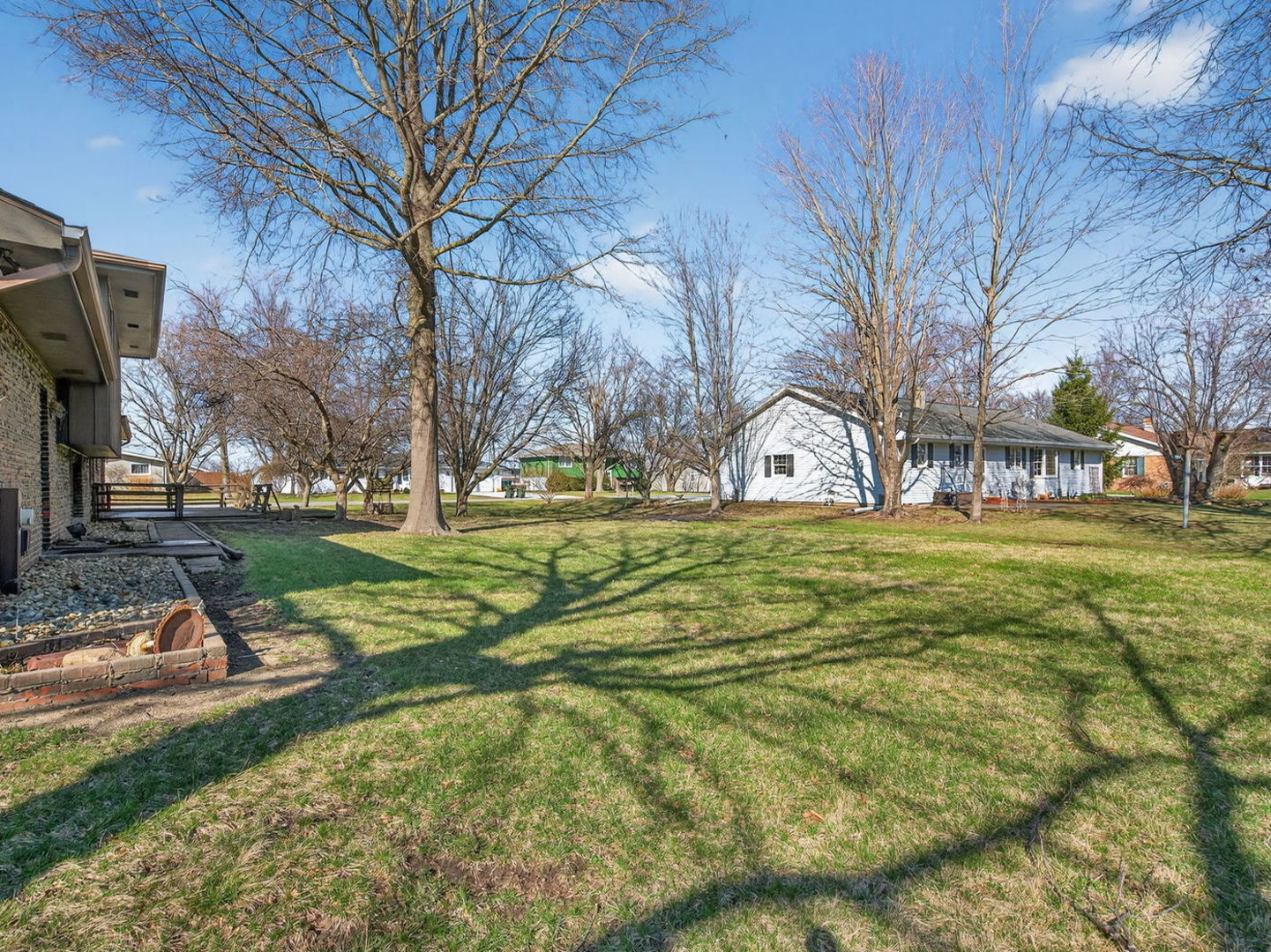 185 North Dewey Street Diamond, IL 60416 - Photo 34 of 39 a view of a volley ball court