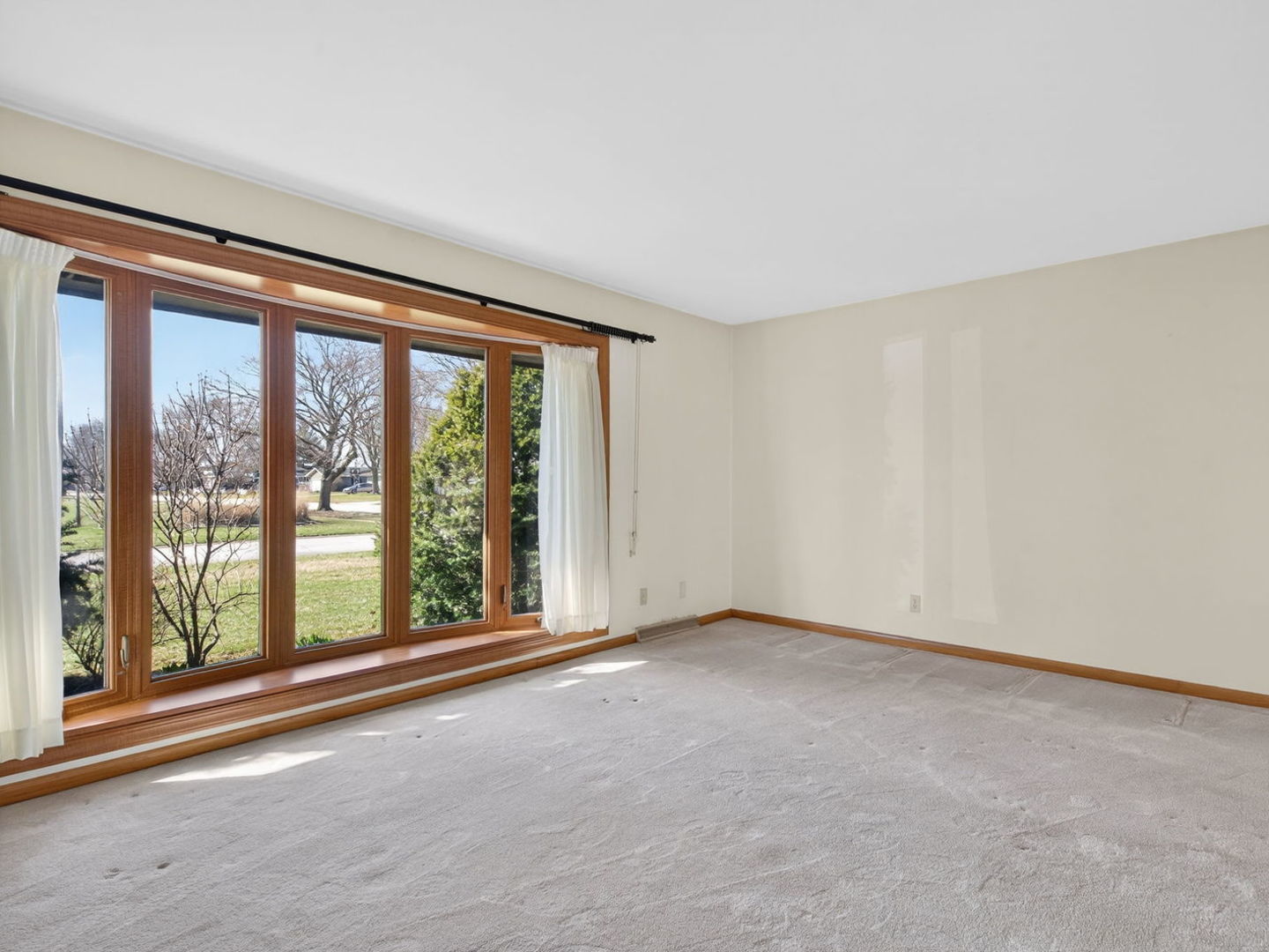 185 North Dewey Street Diamond, IL 60416 - Photo 6 of 39 a view of an empty room with a window
