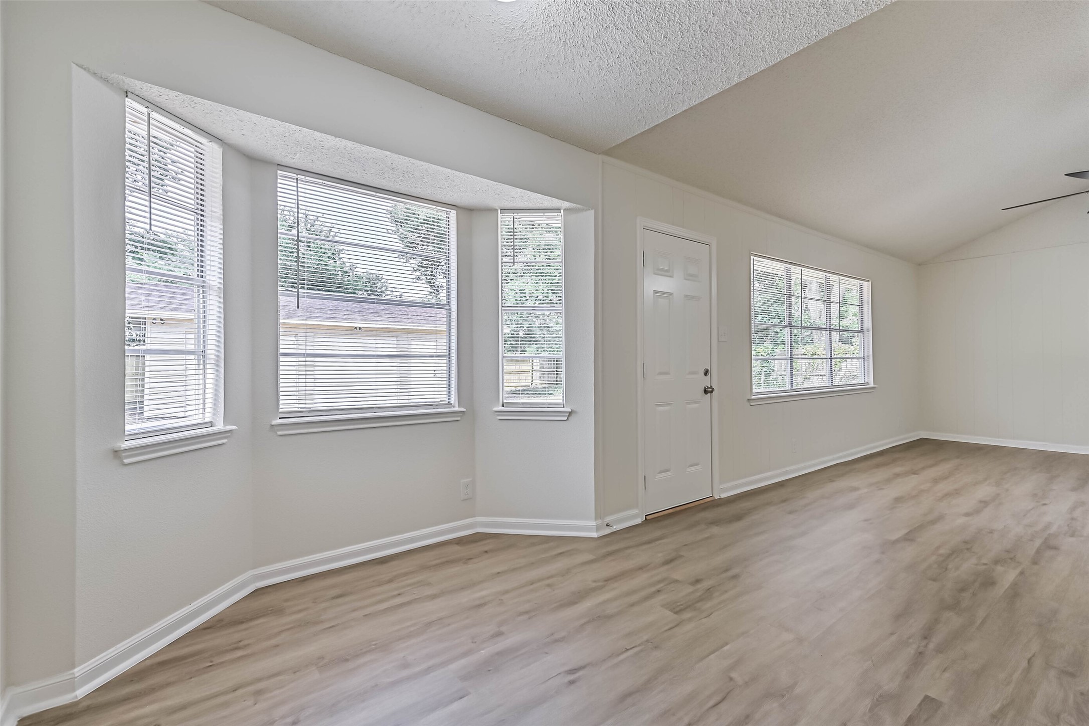 117 Dallas Street Angleton, TX 77515 - Photo 12 of 39 Gallery Image 12