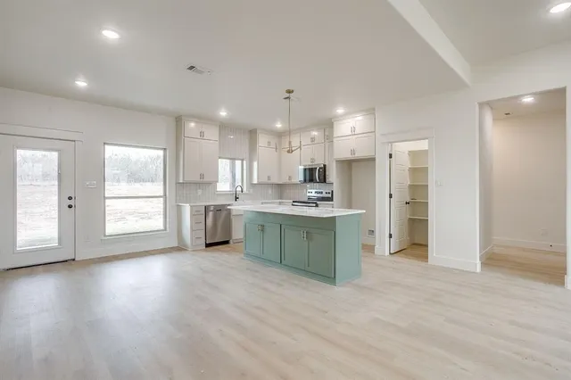 $442,224 | 217 Jimmy Lane, Millsap, TX 76066