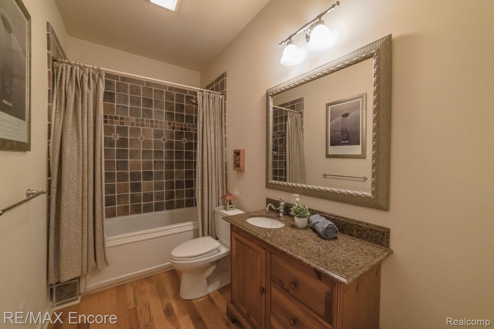 5903 Oakhill Road Clarkston, MI 48348 - Photo 39 of 72 Full bath with wood flooring