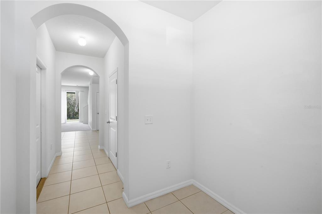 8986 Indigo Trail Loop Riverview, FL 33578 - Photo 4 of 28 a view of a hallway