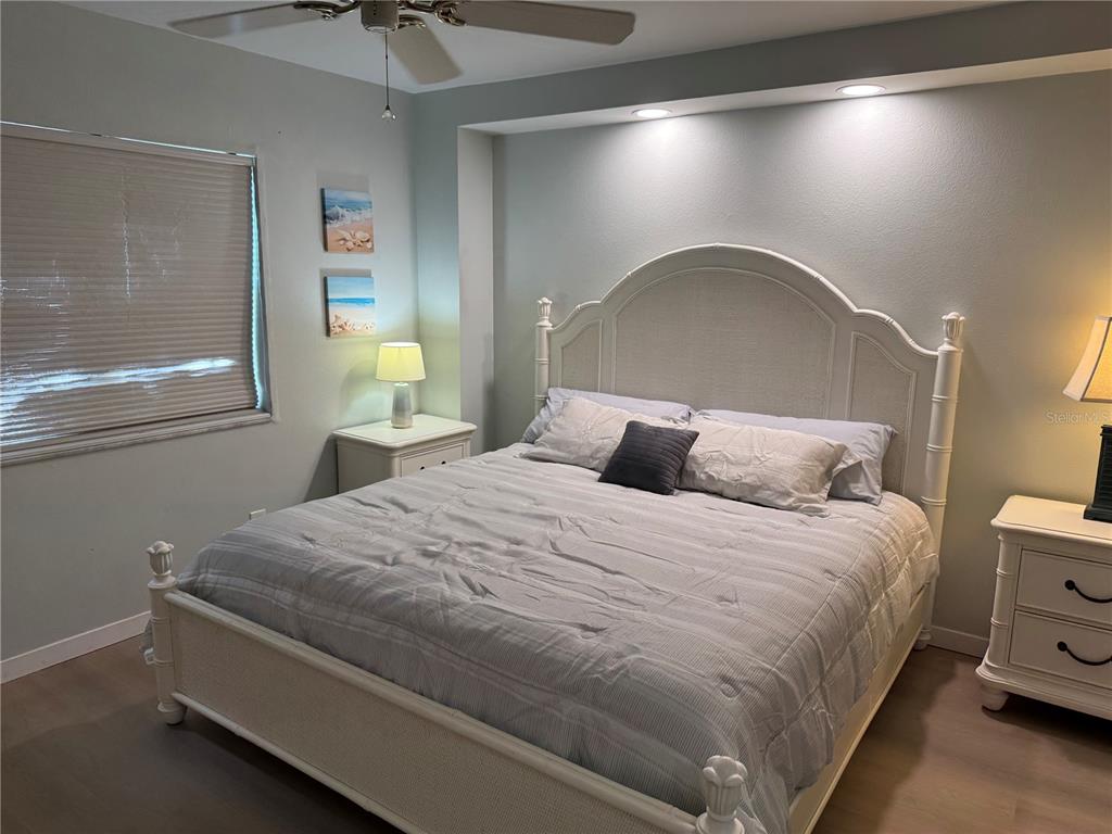 2320 Terra Ceia Bay Boulevard, Unit 404 Palmetto, FL 34221 - Photo 8 of 12 a large bed sitting in a bedroom next to a window