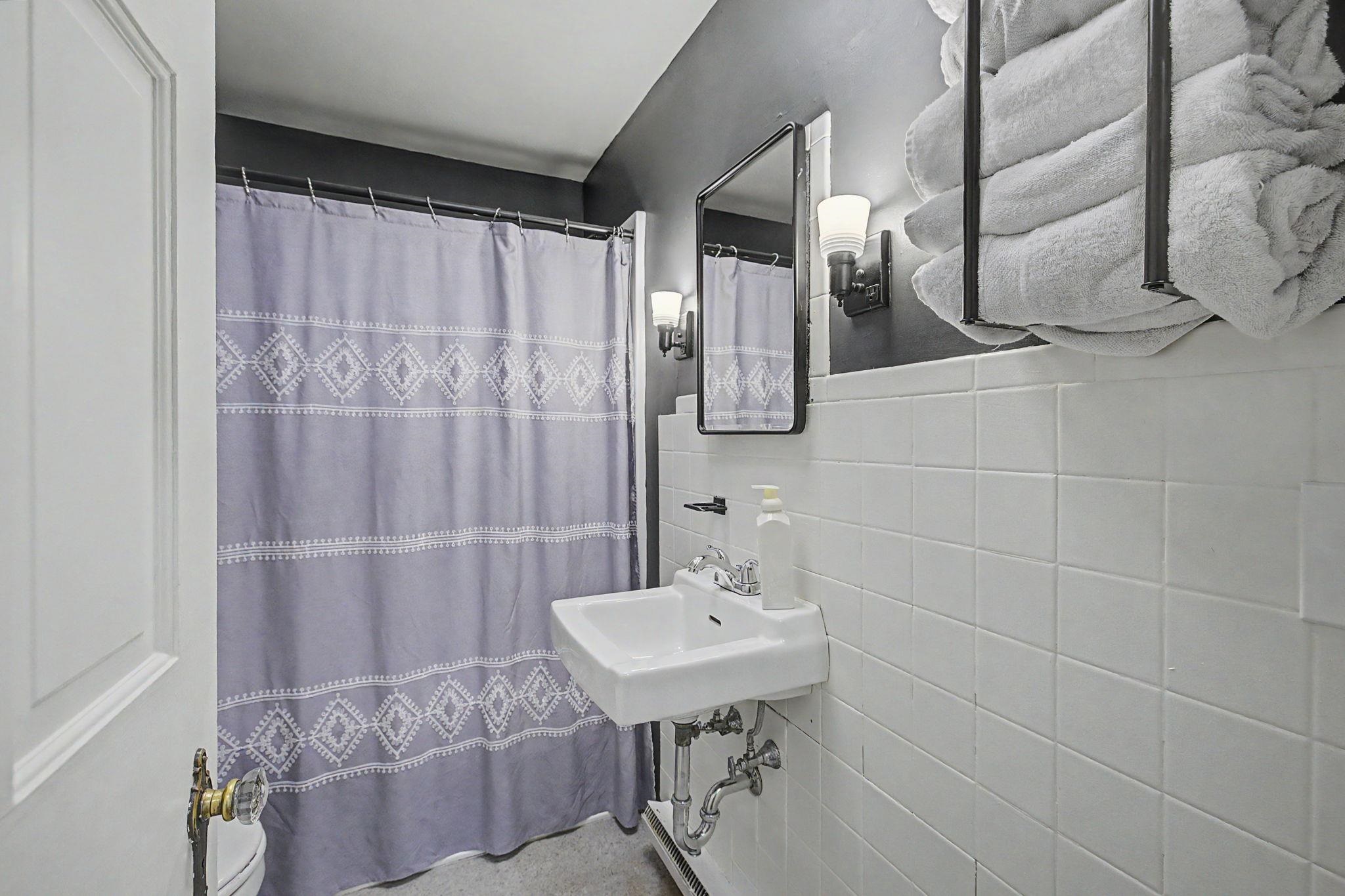 171 Kenney Street Manchester, NH 03103 - Photo 26 of 60