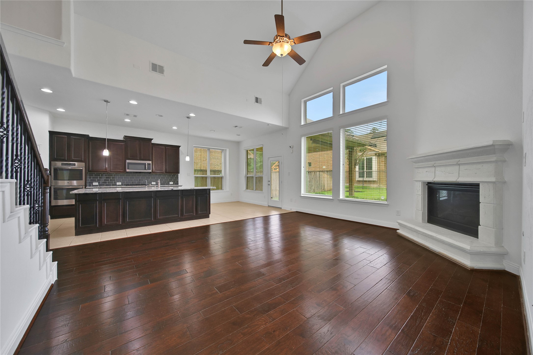 27 Waterfall Way Tomball, TX 77375 - Photo 9 of 29