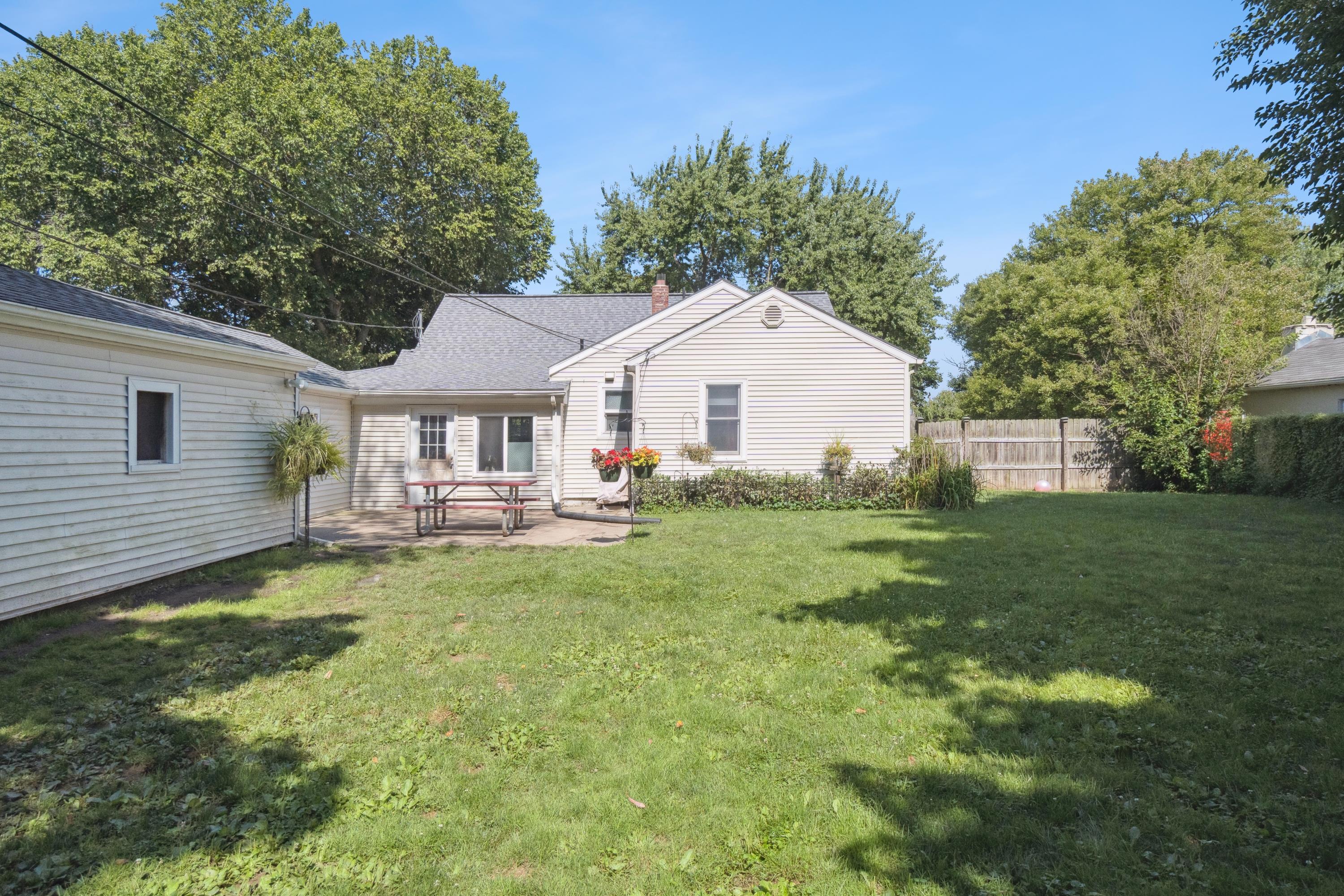 2527 Ashton Road Jackson, MI 49203 - Photo 11 of 55 Ashton rear
