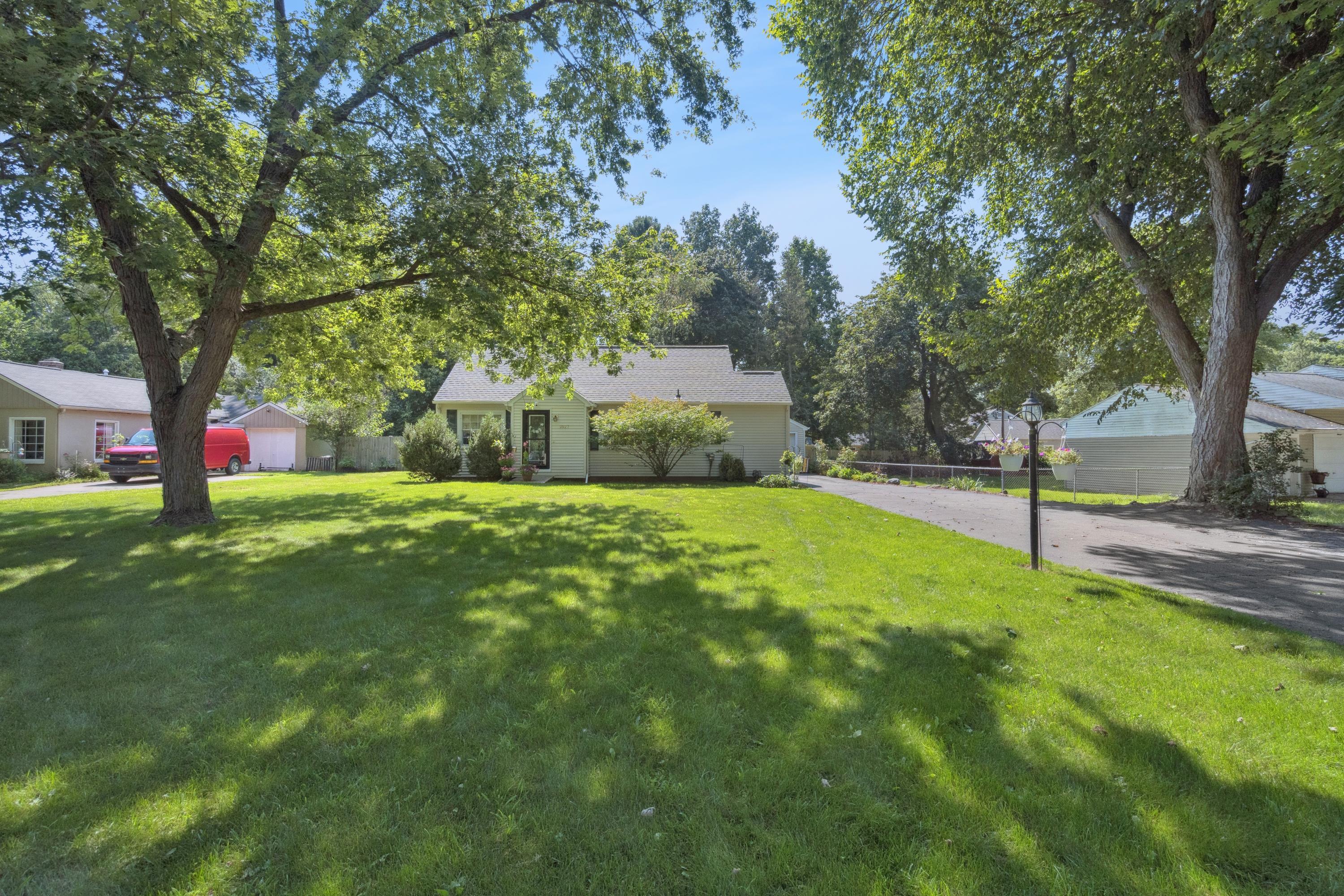 2527 Ashton Road Jackson, MI 49203 - Photo 2 of 55 Ashton front 2