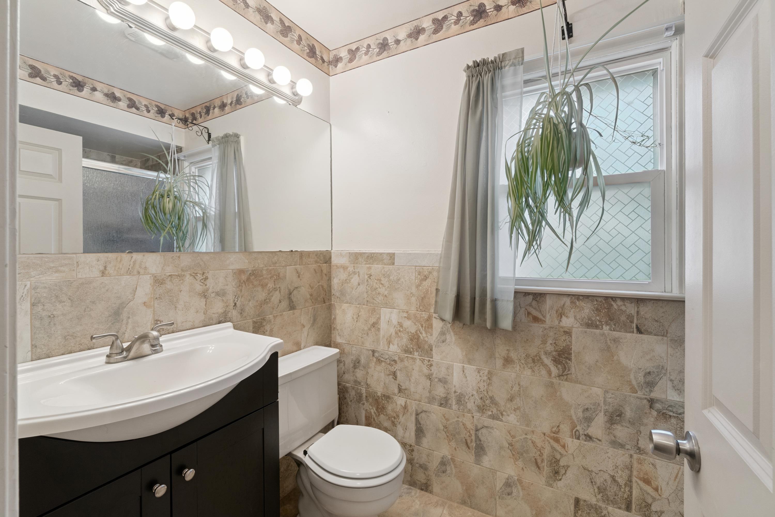2527 Ashton Road Jackson, MI 49203 - Photo 34 of 55 Ashton bath