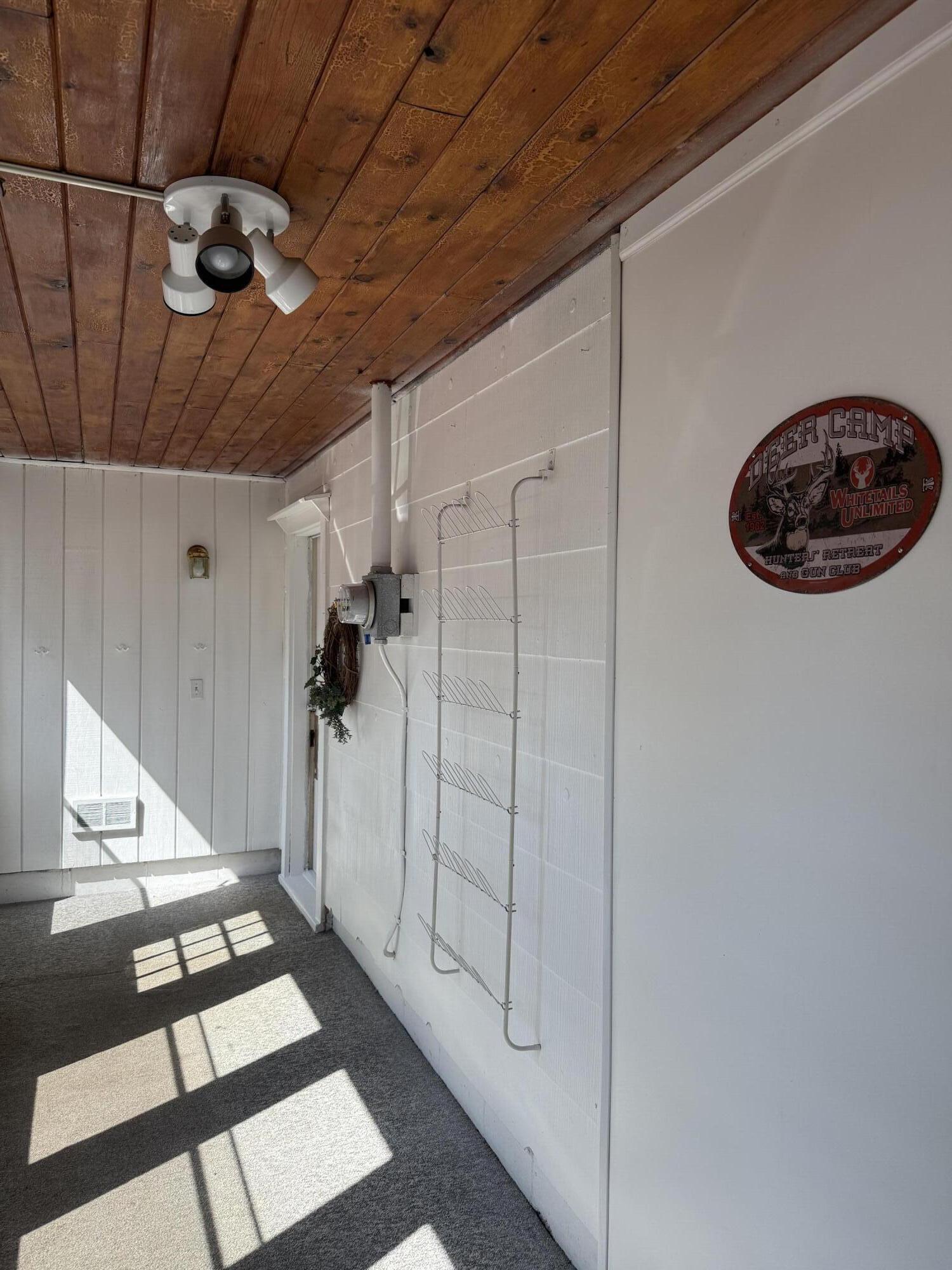 2527 Ashton Road Jackson, MI 49203 - Photo 44 of 55 Ash porch 2
