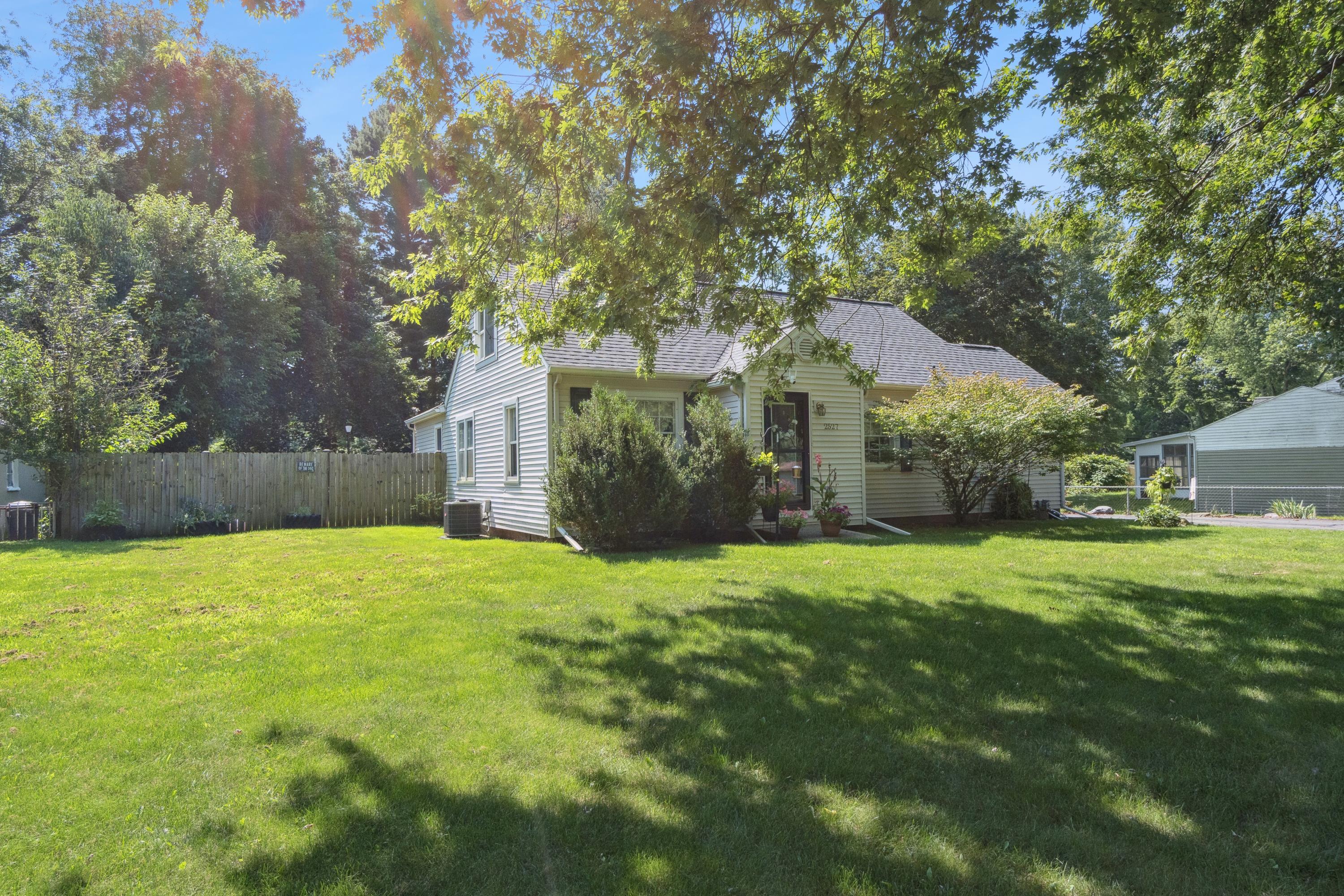 2527 Ashton Road Jackson, MI 49203 - Photo 5 of 55 Ashton front side