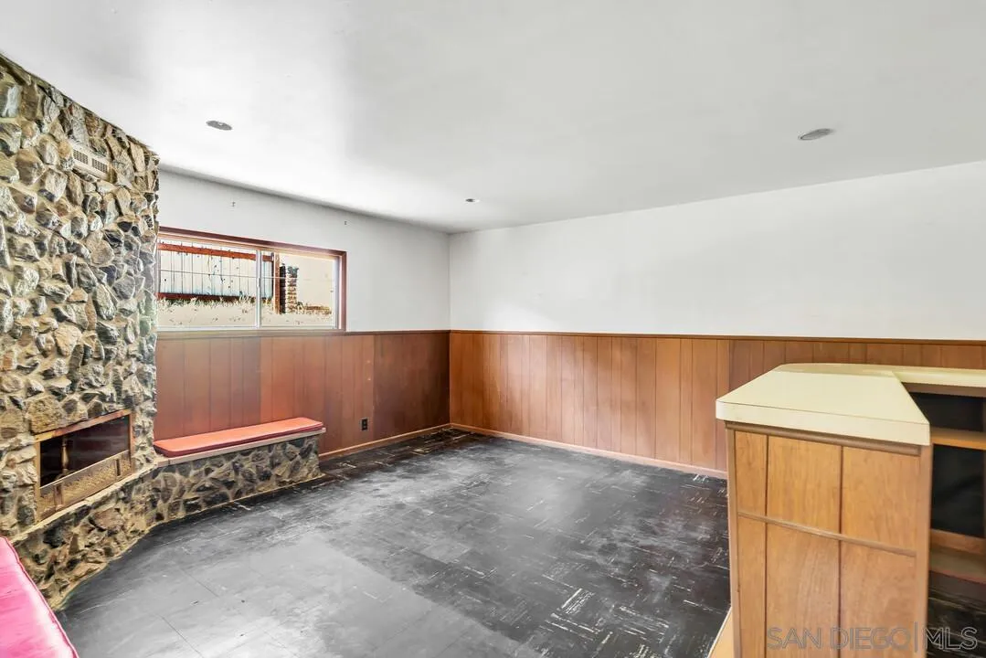 9517 Abbeyfield Road Santee, CA 92071 - Photo 14 of 42 a view of room with stairs and ventilation