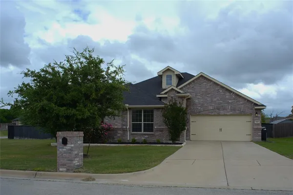 $2,450 | 7417 Caladium Lane, Forest Hill, TX 76140
