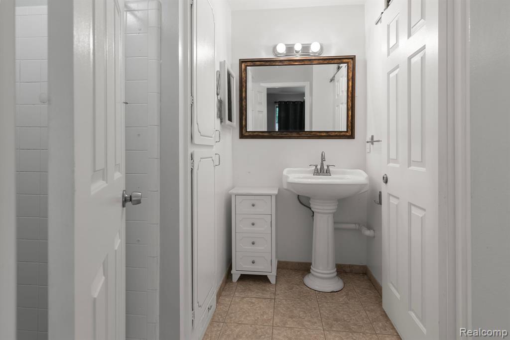 794 Oak Brook Ridge Drive Rochester Hills, MI 48307 - Photo 13 of 23