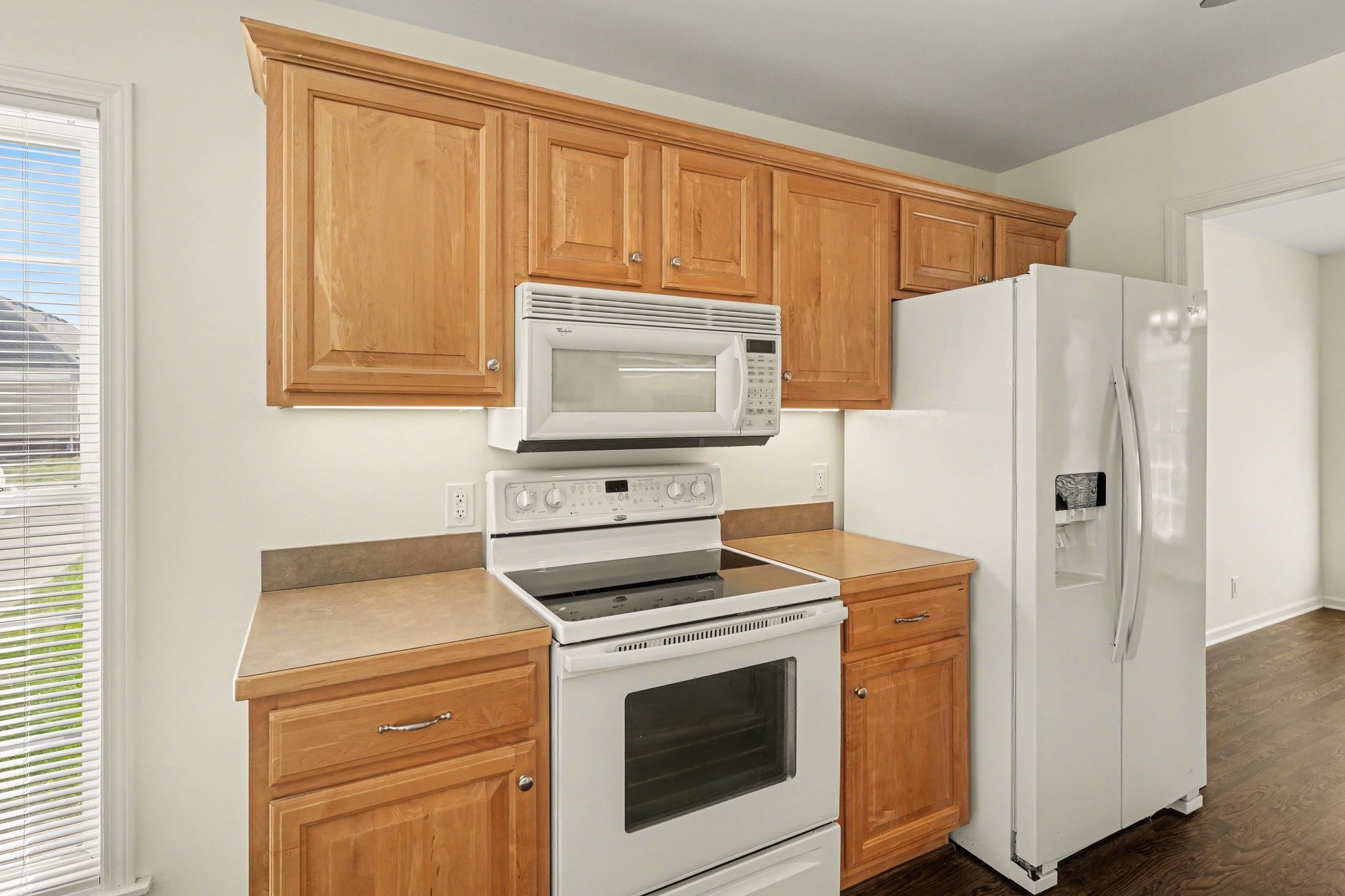 161 Fieldstone Lane Springfield, TN 37172 - Photo 8 of 26 a kitchen with a stove microwave and refrigerator