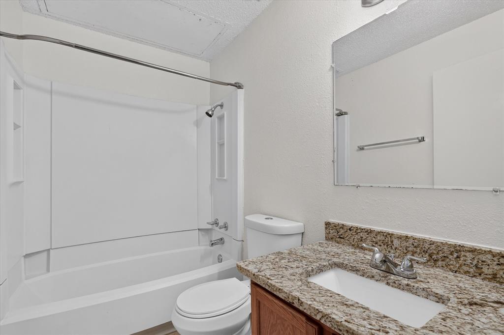 210 Rolston Road, Unit 2 Irving, TX 75060 - Photo 13 of 16 Gallery Image 13