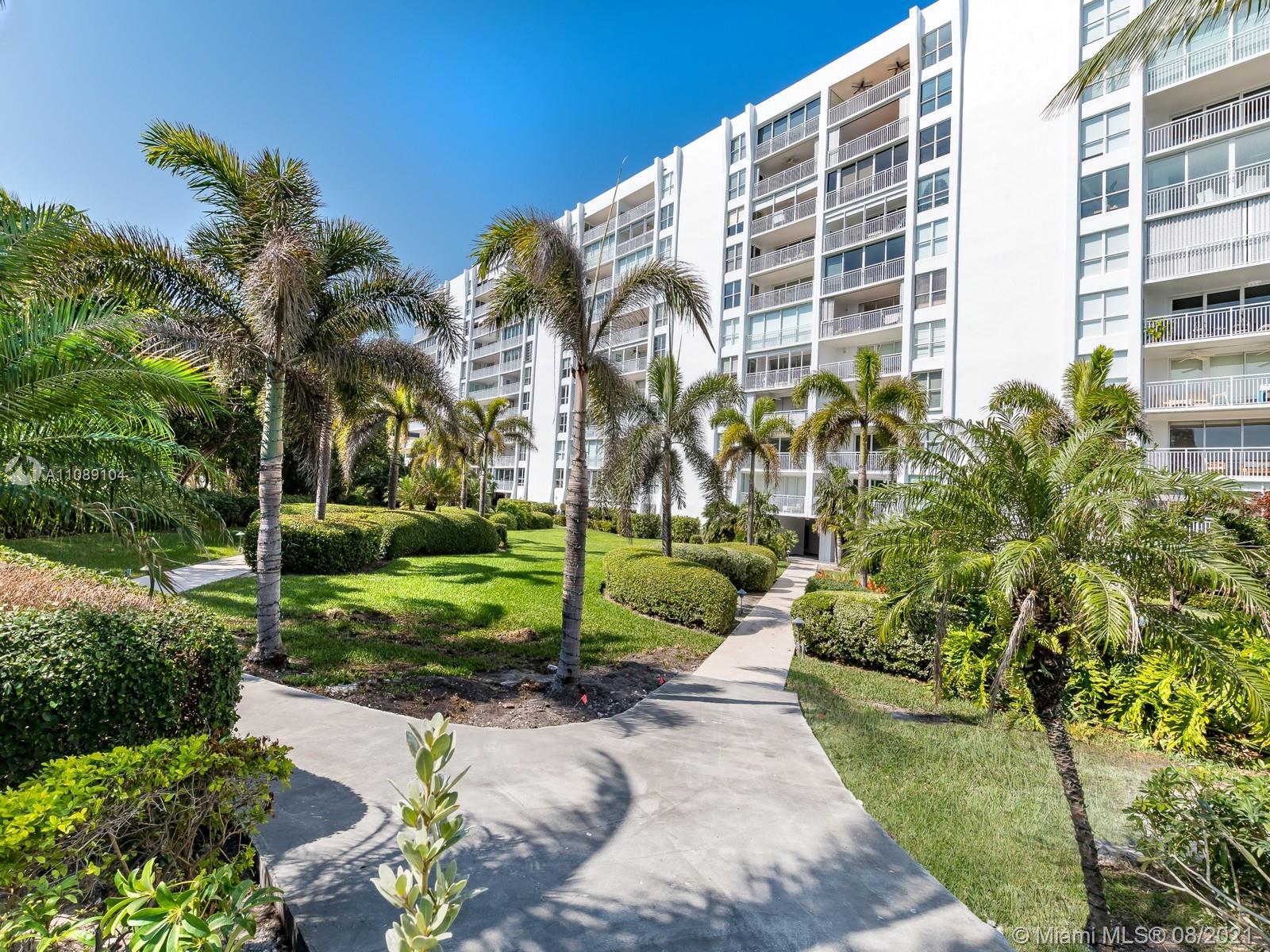 605 Ocean Drive, Unit 2L Key Biscayne, FL 33149 - Photo 16 of 18 a view of a building