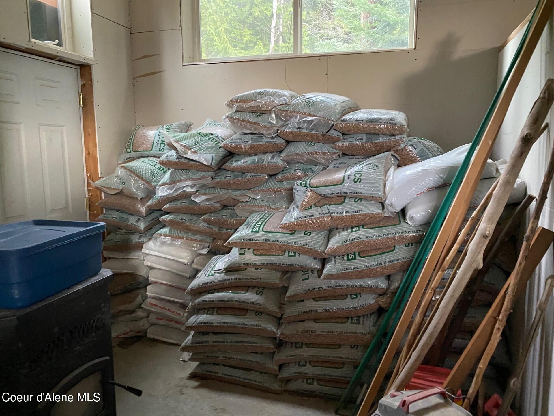 696 Raven Ridge Sandpoint, ID 83864 - Photo 57 of 62 wood pellets