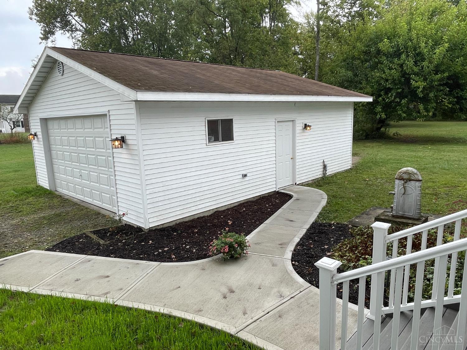 16 Adams Road Loveland, OH 45140 - Photo 5 of 23 Gallery Image 5