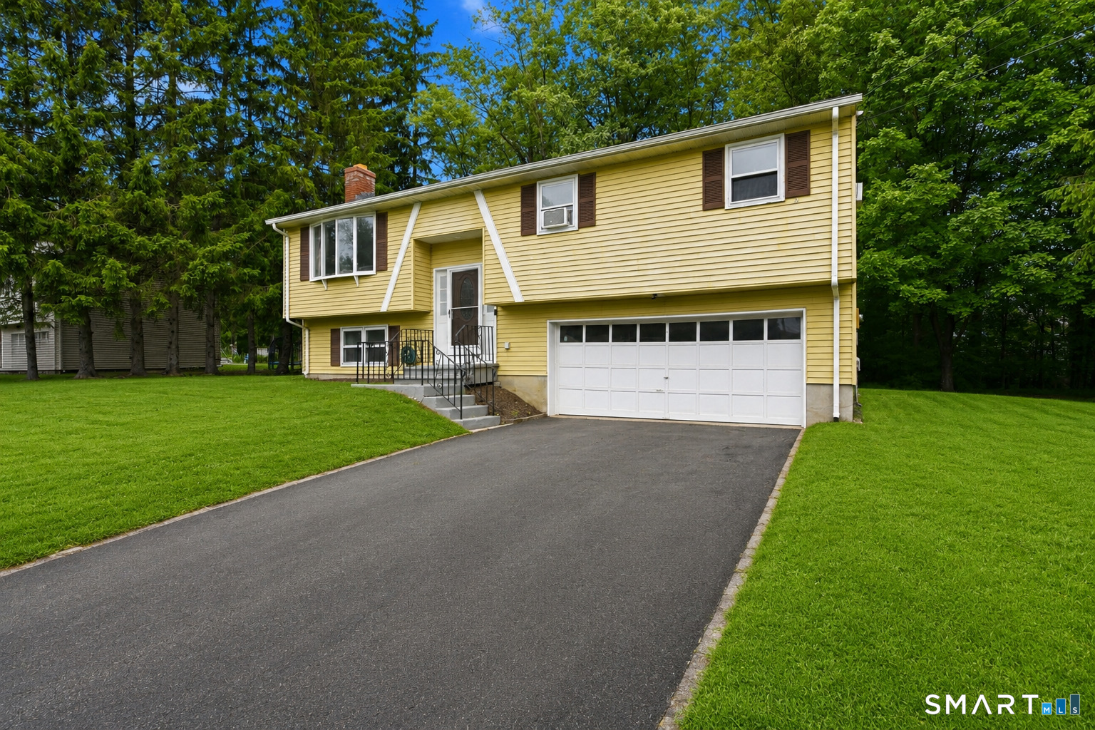 92 Indiana Street Bristol, CT 06010 - Photo 3 of 32