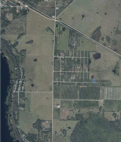 a view of a large yard