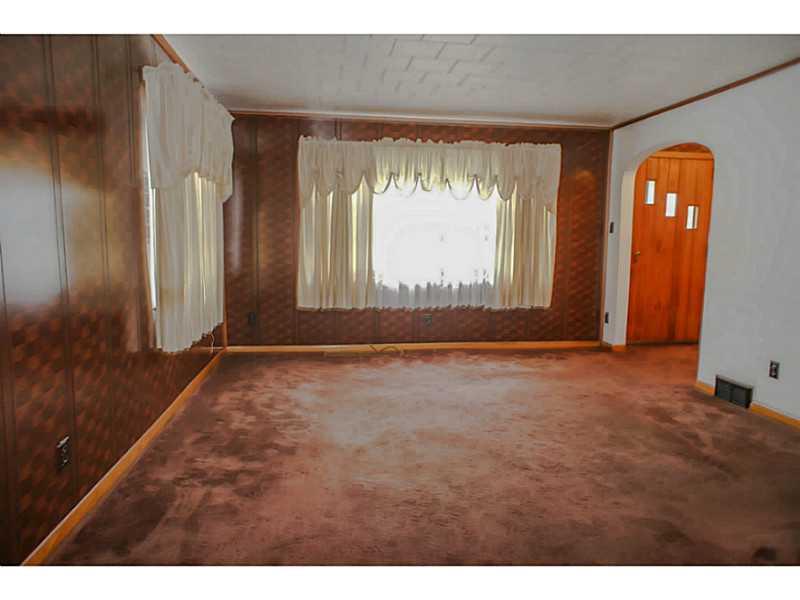 212 Alameda Road Butler, PA 16001 - Photo 8 of 19 Living Room.