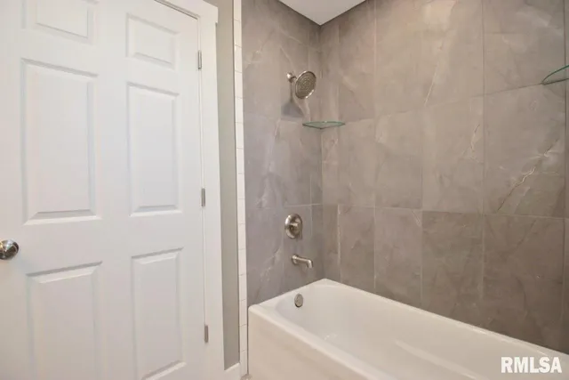 $185,990 | 8504 West Main Street, Mapleton, IL 61547