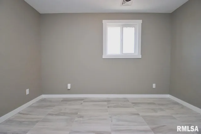 $185,990 | 8504 West Main Street, Mapleton, IL 61547