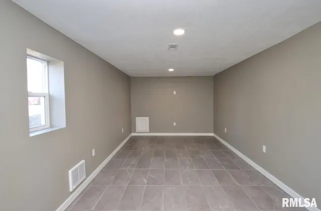 $185,990 | 8504 West Main Street, Mapleton, IL 61547