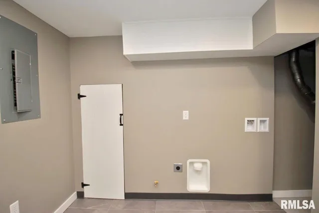 $185,990 | 8504 West Main Street, Mapleton, IL 61547