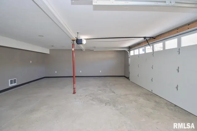 $185,990 | 8504 West Main Street, Mapleton, IL 61547