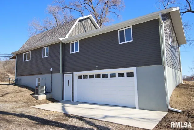 $185,990 | 8504 West Main Street, Mapleton, IL 61547