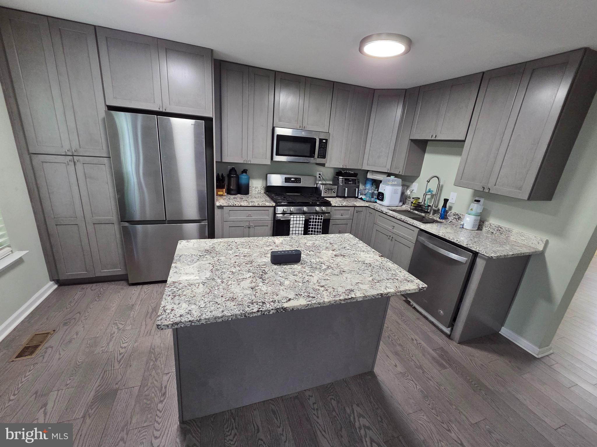 10438 Sextant Place White Plains, MD 20695 - Photo 9 of 28 Gallery Image 9