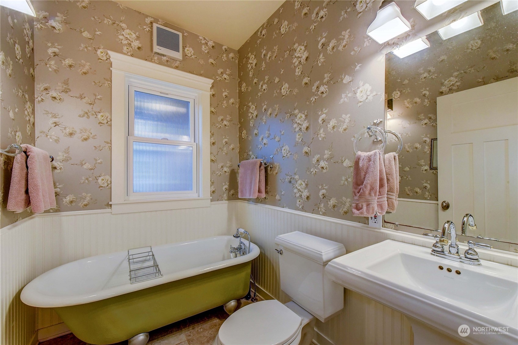 6052 48th Avenue Southwest Seattle, WA 98136 - Photo 8 of 33 Gallery Image 8