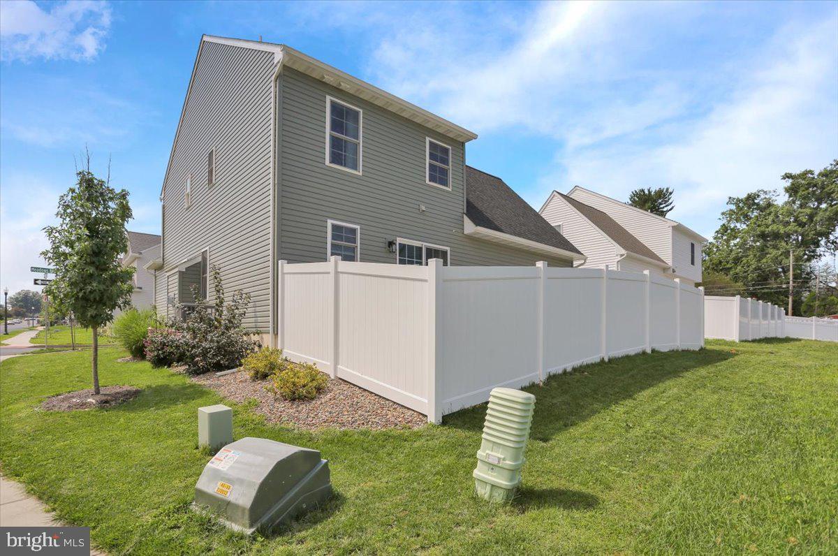 116 Meadows Bend Lititz, PA 17543 - Photo 7 of 37 Gallery Image 7
