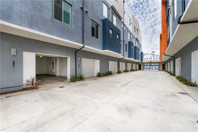 $4,000 | 231 Elm Avenue, Long Beach, CA 90802