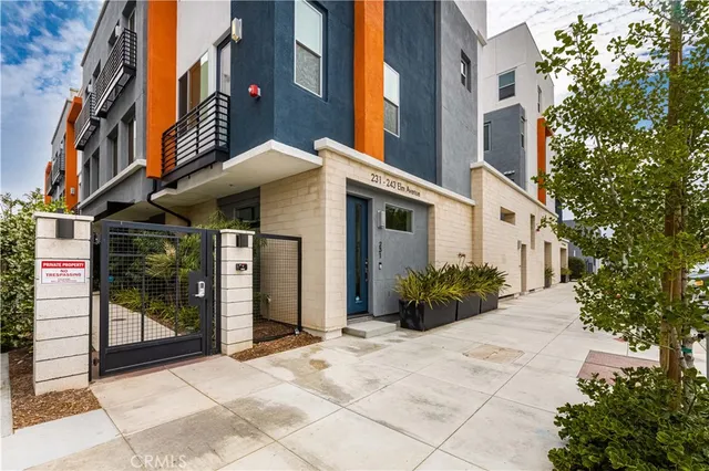 $4,000 | 231 Elm Avenue, Long Beach, CA 90802