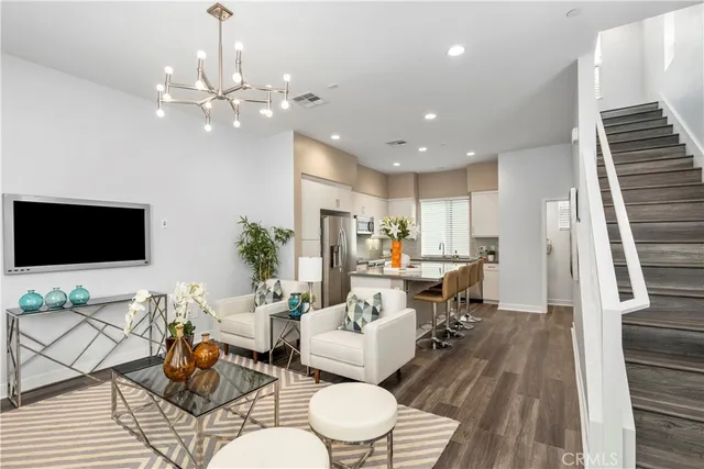 $4,000 | 231 Elm Avenue, Long Beach, CA 90802