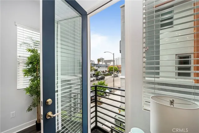 $4,000 | 231 Elm Avenue, Long Beach, CA 90802