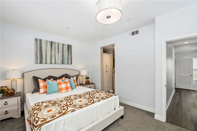 $4,000 | 231 Elm Avenue, Long Beach, CA 90802