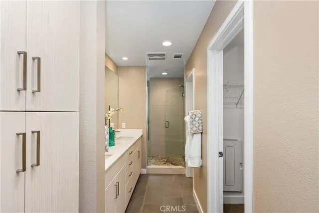 $4,000 | 231 Elm Avenue, Long Beach, CA 90802