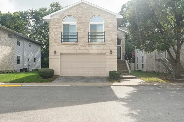 $330,000 | 1133 East 83rd Street, Unit 177, Chicago, IL 60619