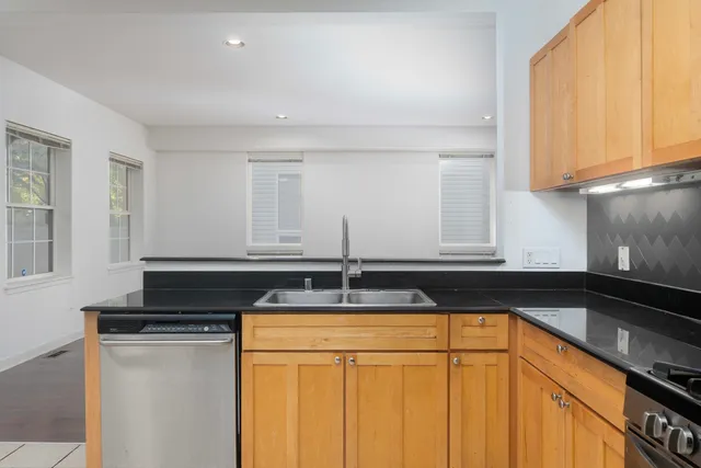 $330,000 | 1133 East 83rd Street, Unit 177, Chicago, IL 60619