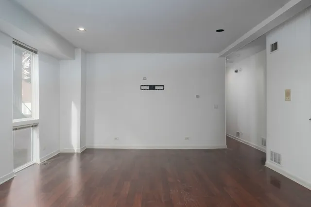 $330,000 | 1133 East 83rd Street, Unit 177, Chicago, IL 60619