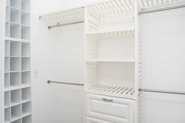 $330,000 | 1133 East 83rd Street, Unit 177, Chicago, IL 60619